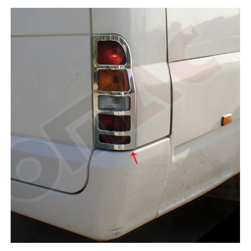 OMAC Cadres De Finition Feux AR Inox Ford Transit 4 2 OMAC Cadres De Finition Feux AR Inox Ford Transit 4 – Image 2